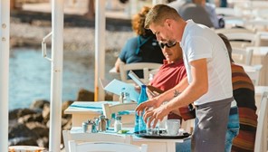 Oι εποχικές προσλήψεις φέρνουν μείωση της ανεργίας - H εικόνα στη Θεσσαλία